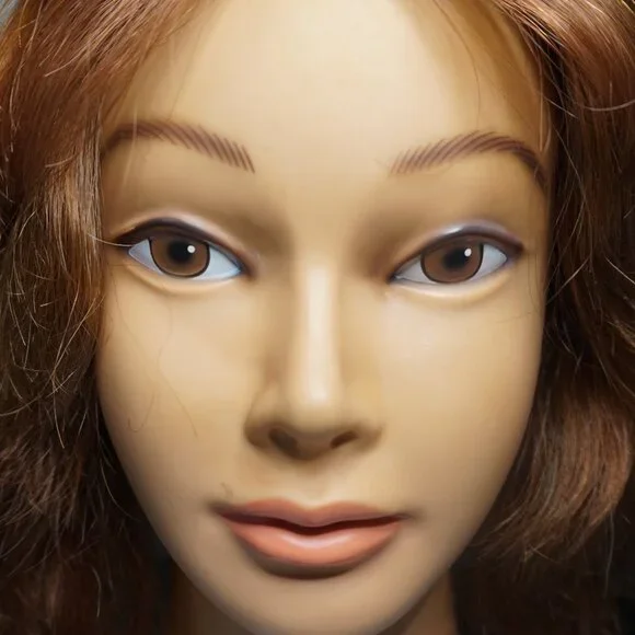 Mannequin Head with Human Hair - Picture 2 of 12
